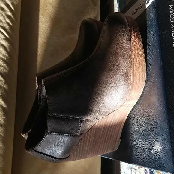 DR. Scholls Wedge Booties 8.5 - Picture 5 of 6
